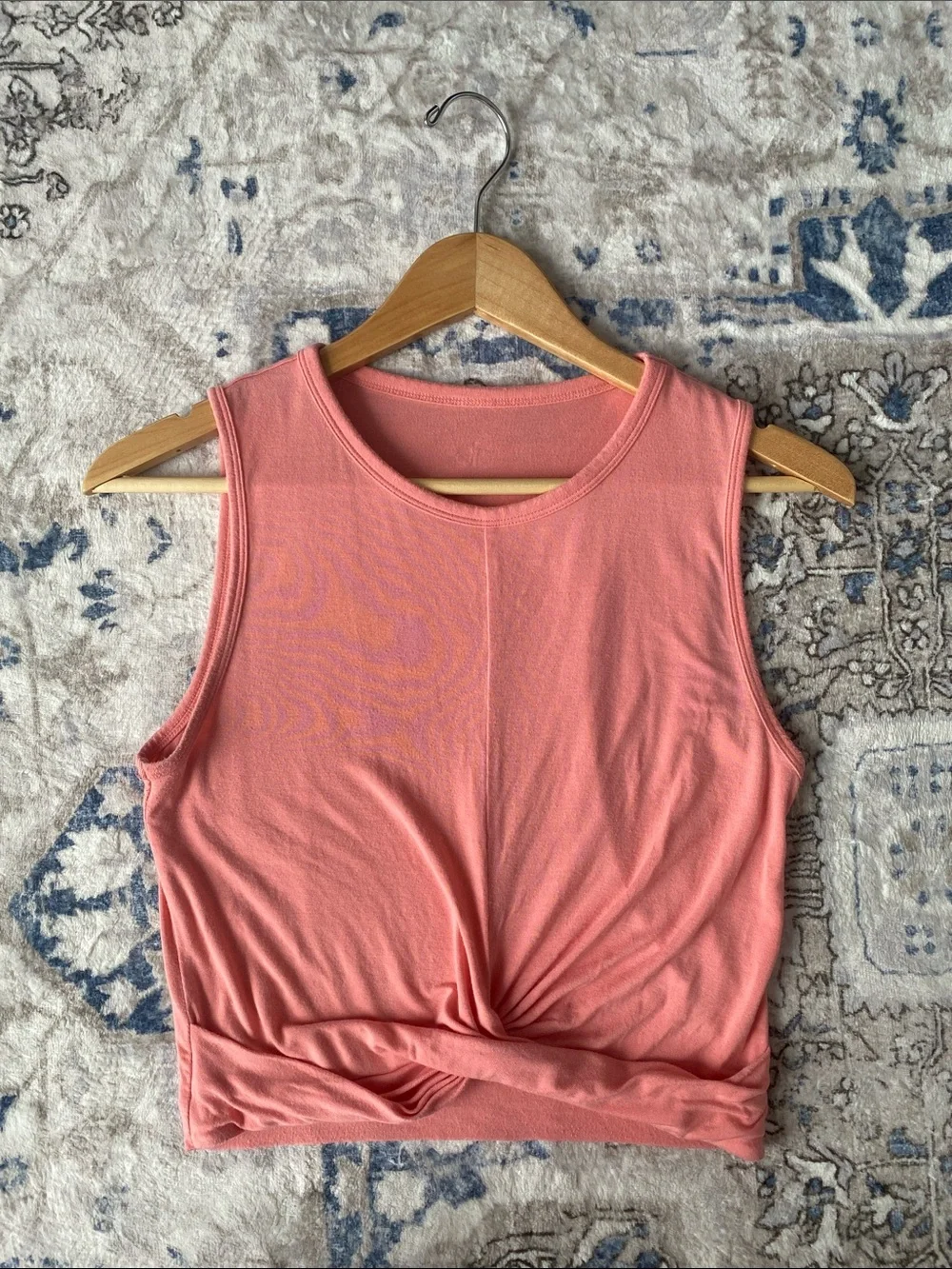 Alo Yoga Twist-Front Crop Top - Peachy Pink